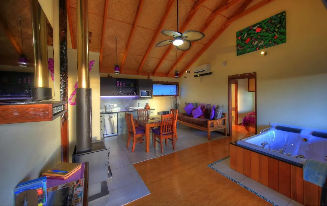 Bed and Breakfast Maleny Tropical Retreat